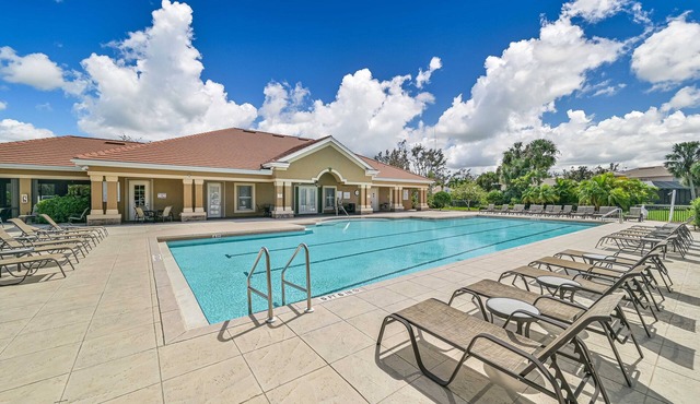 End Unit Townhome with Garage ~ Minutes to Shopping & Dining! in Estero