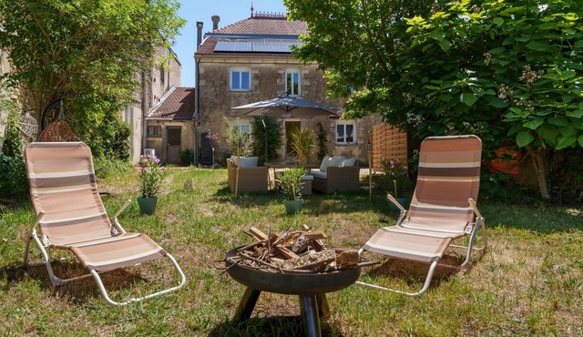 Entire Villa: Eyrans, France – 10 Guests, 5 Bedrooms, 5 Beds, 4 Bathrooms