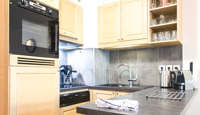 Exceptional 3-bed penthouse apartment with fireplaces and stunning views