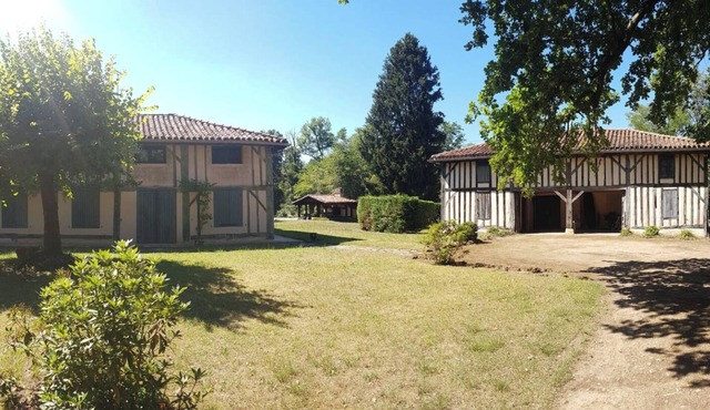 Family house 11 pers, swimming pool, 4 bedrooms/4 bathrooms, near Marquèze 10 min walk