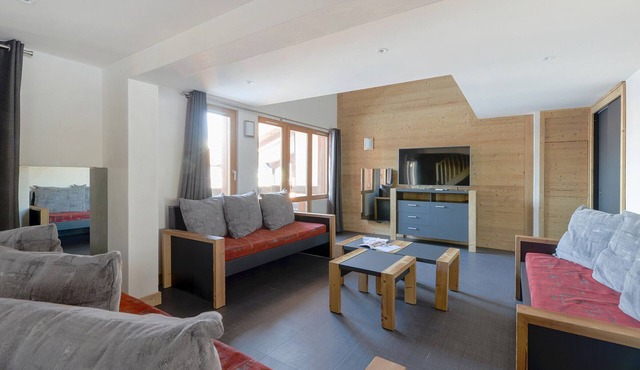 Luxury Duplex · Ski-In/Ski-Out · Spa and Wellness Center