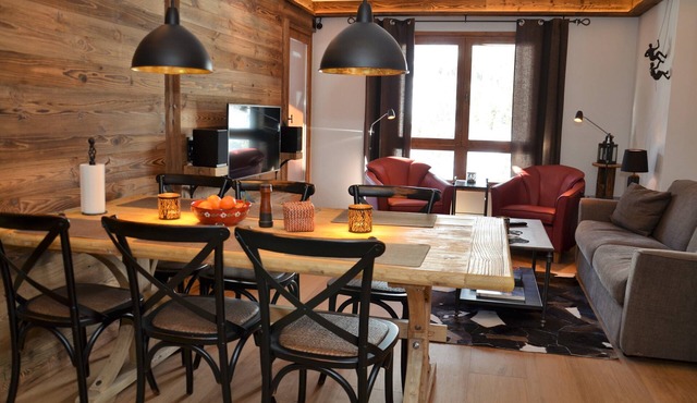 ARC-1950, 61 m2 Luxury, 2 BR, Kit/LV, 2 BA, mountain view, ski in/out, pool. 5*