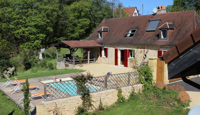 A beautiful cottage in the Black Perigord quiet with heated pool