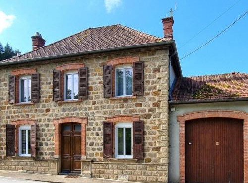 Gîte confortable à Néronde pour 6 personnes avec Wifi et jardin - FR-1-496-357
