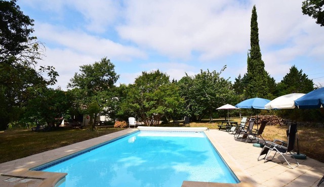 Gîte grande capacité avec piscine La Chênaie à Castella