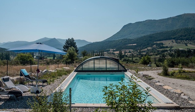 Gîte L'amandière: Holiday Home with Mountain View, Wi-Fi & Air Conditioning