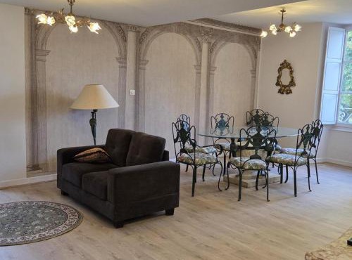 Gîte paisible dans château avec jardin, climatisation - FR-1-489-604