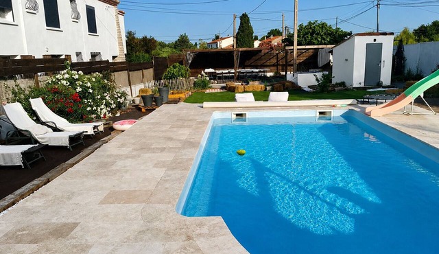Gite with swimming pool, 8 mins from the beaches