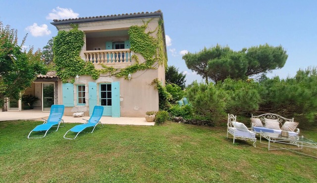 Gorgeous home in Saint-Quentin-de-Caplo