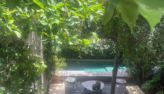 Grande Maison, terrasse, bassin, quartier Arty, 20' plage à vélo, idéal famille.