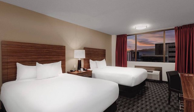 Group Vacation! 2 Modern Units, Casino, Pool, FREE Parking in Las Vegas