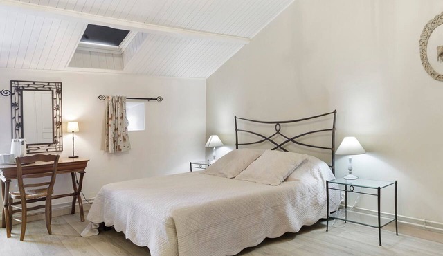 Guesthouse “Chambres et gîtes La Biargerie” with Pool, Shared Garden, Animals & Wi-Fi