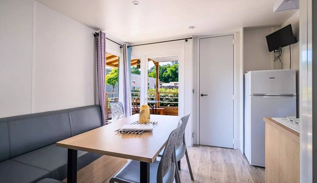 HAUT-MEDOC Mobile Home: 3 bedrooms, sleeps 6