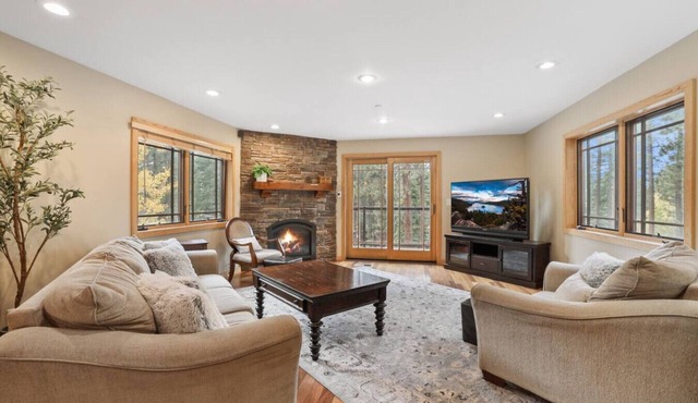 Heavenly Haven | Games, Hot Tub, BBQ | Sleeps 10 in Stateline