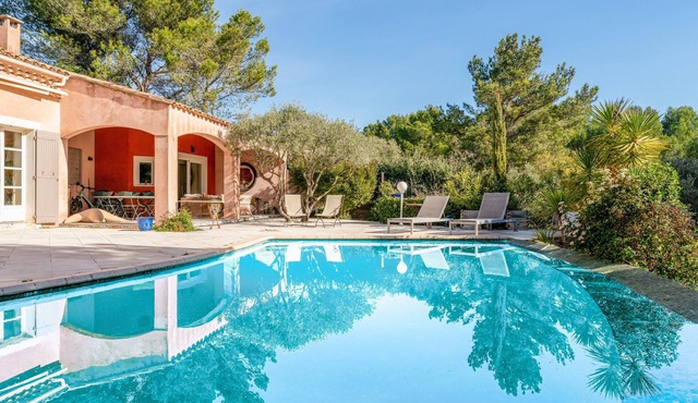 Holiday Home "Le Loft d'Emma" with Shared Pool, Wi-Fi, and Air Conditioning