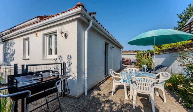 Holiday Home 'Henriela - Studio 2 Personnes' with Private Terrace, Wi-Fi and Air Conditioning