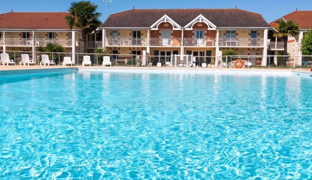Homerez - Apt Verdon-sur-Mer, Shared Pool