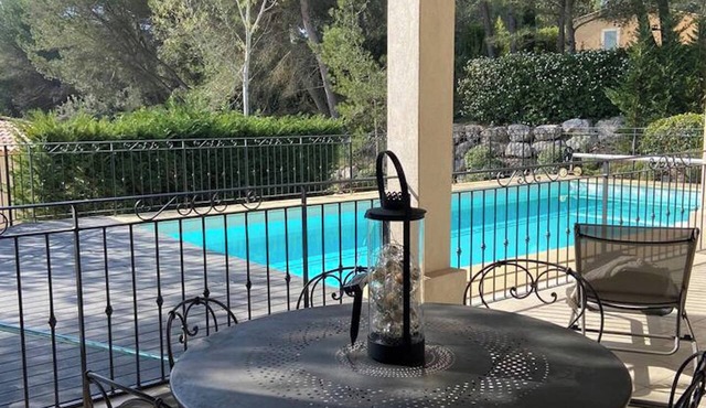 Homerez - Charming Villa in Mallemort with Pool in Mallemort