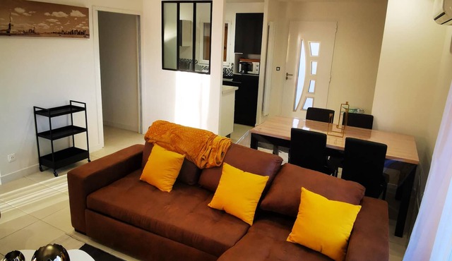 Homerez - House for 6 ppl. with terrace and balcony at Saint-Marc-Jaumegarde