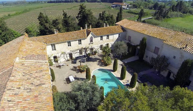 Homerez - Villa in Saint-Gilles with Pool