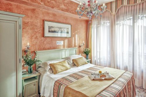 Hotel Firenze in Venice