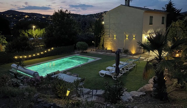 House with swimming pool and garden in absolute calm