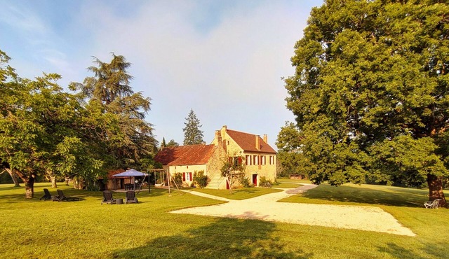 Idyllic family retreat - spacious, tranquil, Games Room in a restored Farmhouse