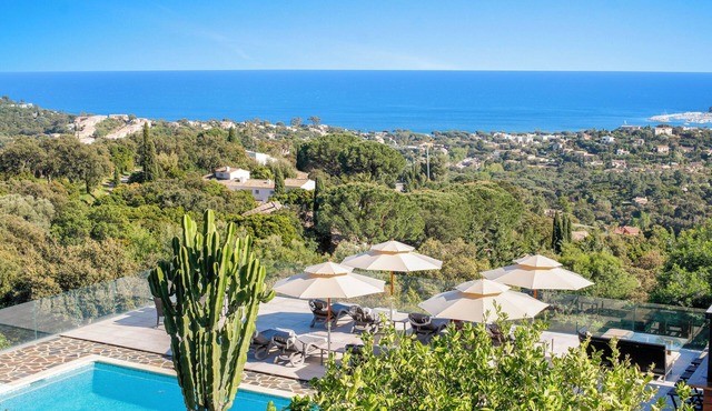 Independent villa not overlooked with panoramic sea view