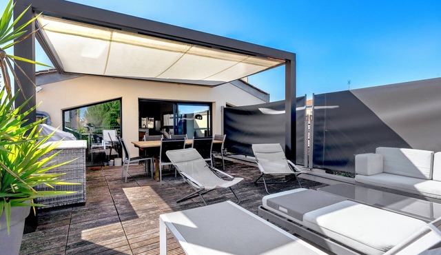 Jolie Maison Contemporaine Avec Piscine et Spa