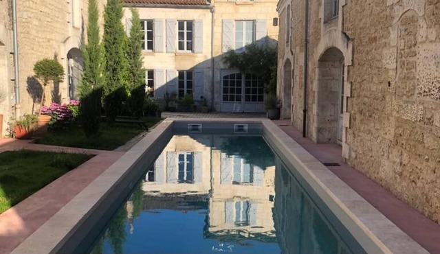 L'Houmeau post house