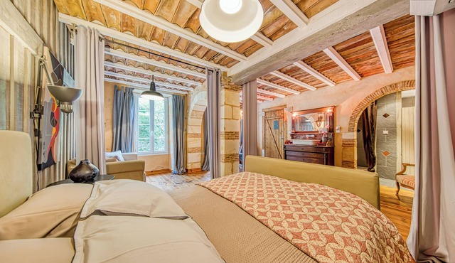 L’Orée de Lansot – Romance Room in a Peaceful, Green Setting
