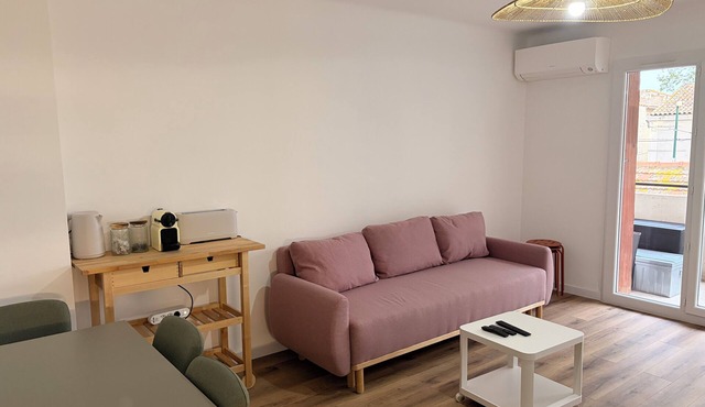 La Garde, Refurbished - ideal location, sleeps 8 in La Garde