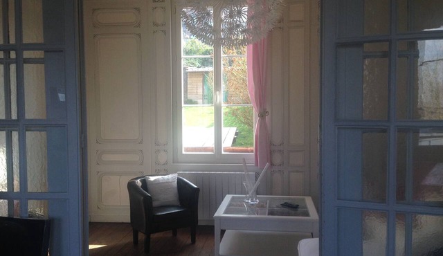 La Roseraie: large 2-room apartment with 200 sq.m garden in the heart of Honfleur in Honfleur