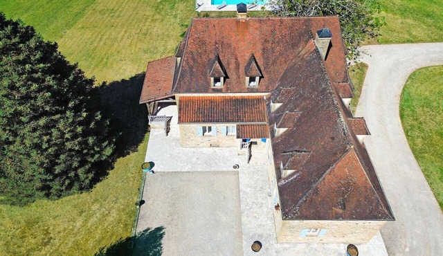 Le Carpenet - with private pool and tennis court