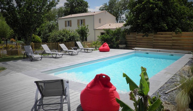Le Clos d'Aunis, family gîte with swimming pool
