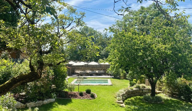 Le Clos des Alcôves: Charm and Elegance Near Hautefort & Montignac.