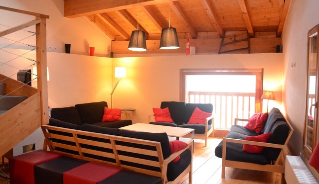 LE GRENIER Chalet DDA La Combe Modern apartment in chalet