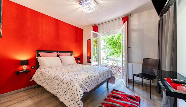 Le Jardin d'Eau - Red Room
