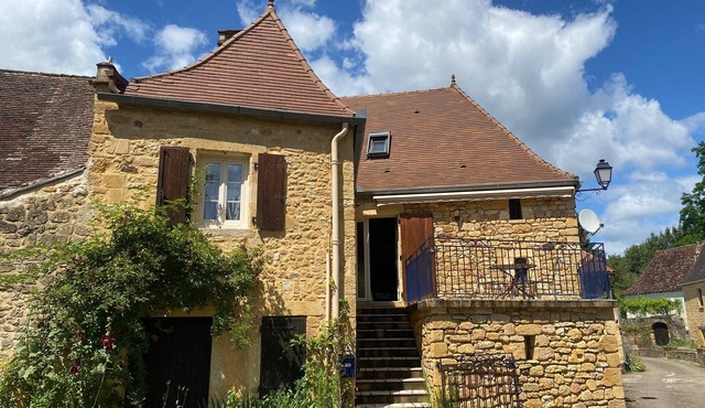Le logis d'Epicure Charming house in the heart of a typical Lot village.