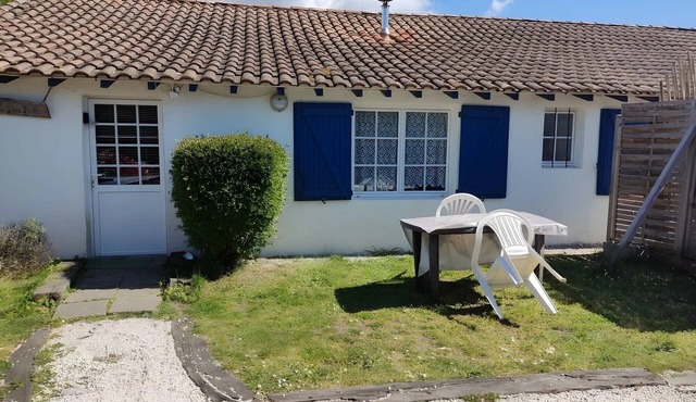 Les Cigales du Bassin in Gujan-Mestras: Private Fenced Garden, Pet-Friendly, Wi-Fi