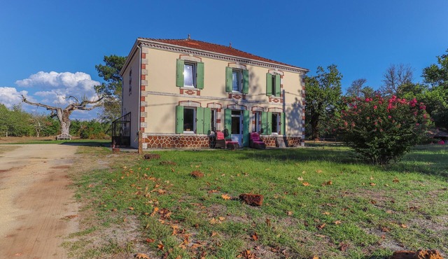 Les Maisons Des Houssats with Shared Pool and Private Terrace