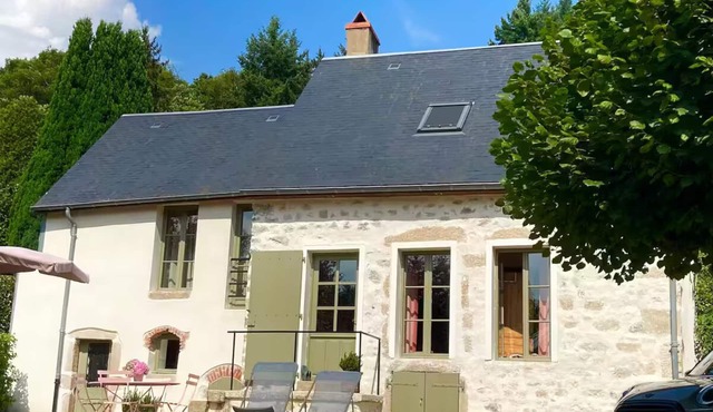 Listed country house ⭐️⭐️⭐️ with a garden and views of the Morvan Mountains