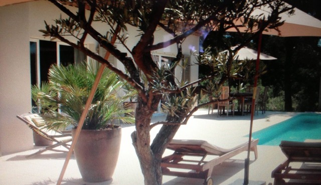 Lovely house in the Aix countryside. A haven of peace surrounded by greenery