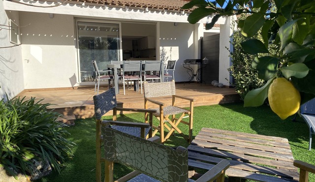 Lovely renovated farmhouse close to golf course and beach opposite St Tropez