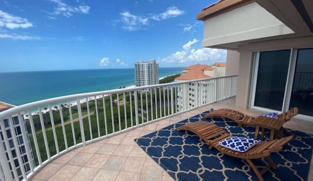 Luxurious Penthouse Spectacular Gulf Views in Naples, 3 Bedrooms in Naples