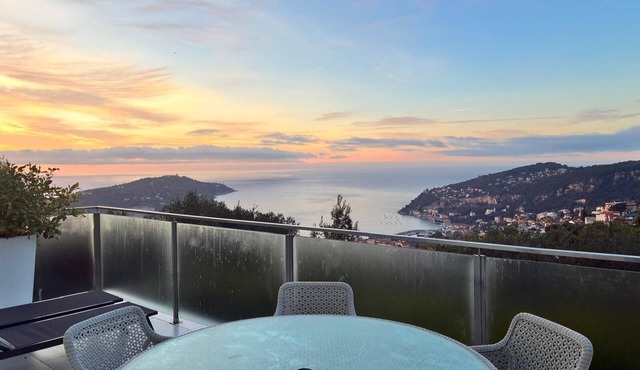 Luxury Villa with Pool and Amazing Reviera Views