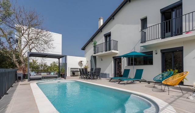 MAGNIFICENT VILLA WITH SWIMMING POOL AT THE FOOT OF THE TRAM