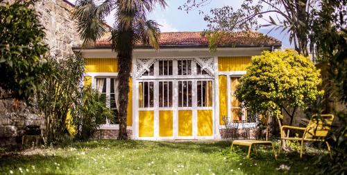 Maison d'invité au coeur d'un jardin