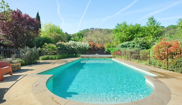 Maison des papillons Daglan – Spacious Family Home with Pool in Village Center