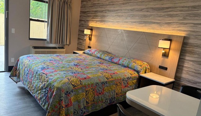Midway Motel in Patchogue